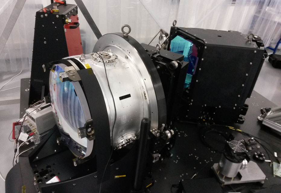 Partie d'un des 4 spectrographes PFS en cours de réglage à WINLIGHT. Il est réalisé en collaboration avec le LAM (laboratoire d'astrophysique de Marseille) pour le télescope SUBARU à Hawai